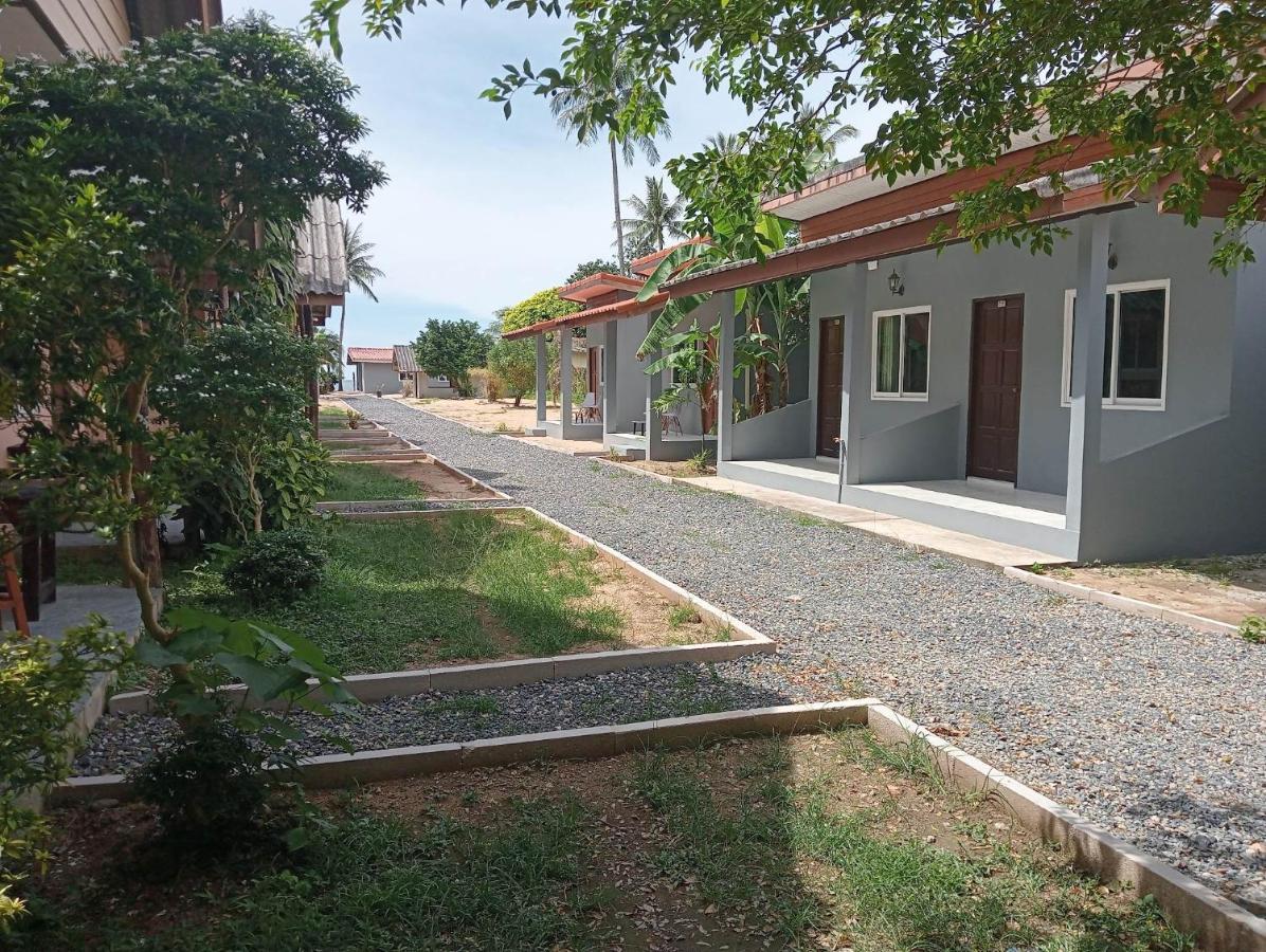 Scandinavian Beach Resort Koh Lanta Bagian luar foto