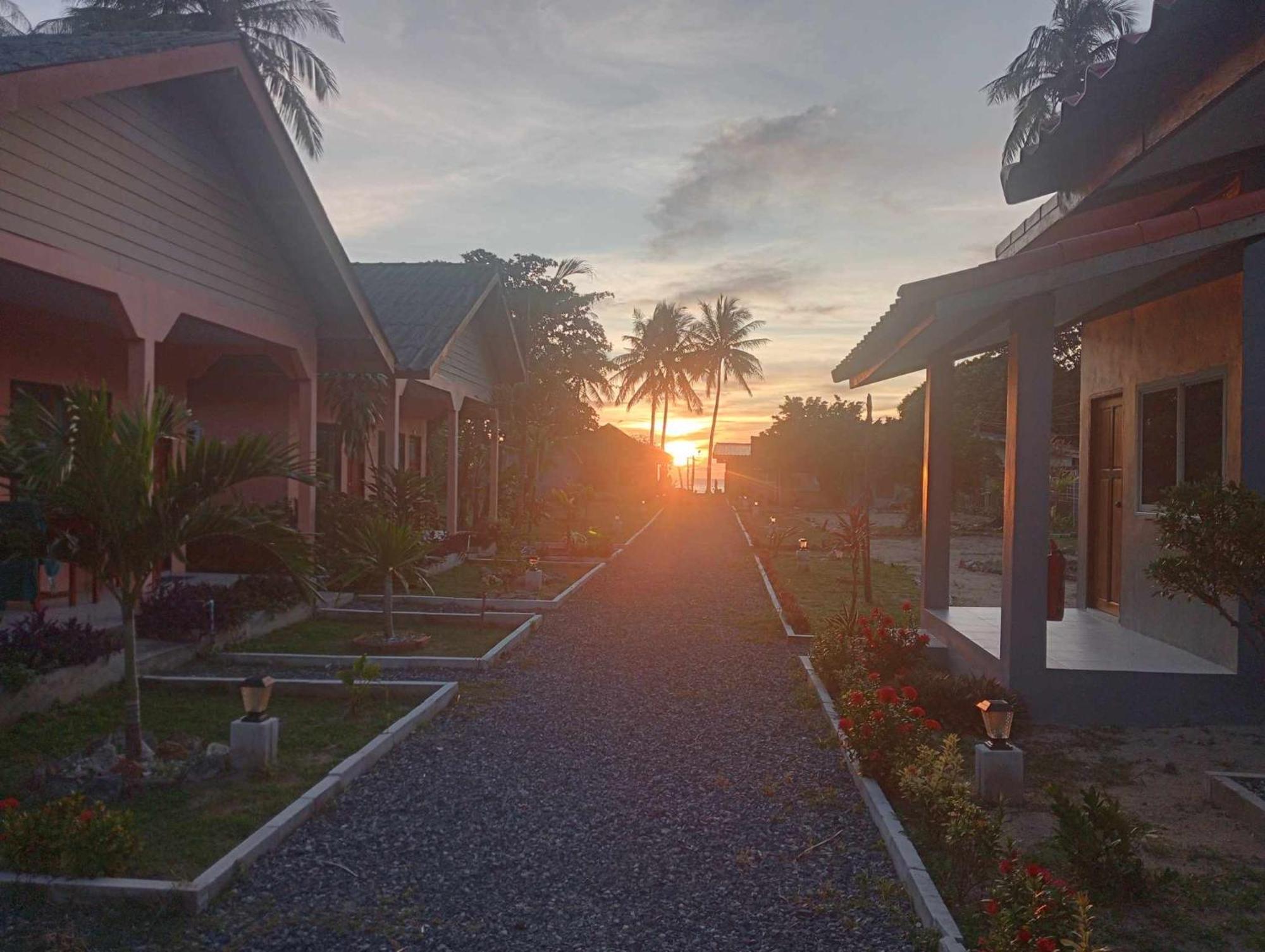 Scandinavian Beach Resort Koh Lanta Bagian luar foto