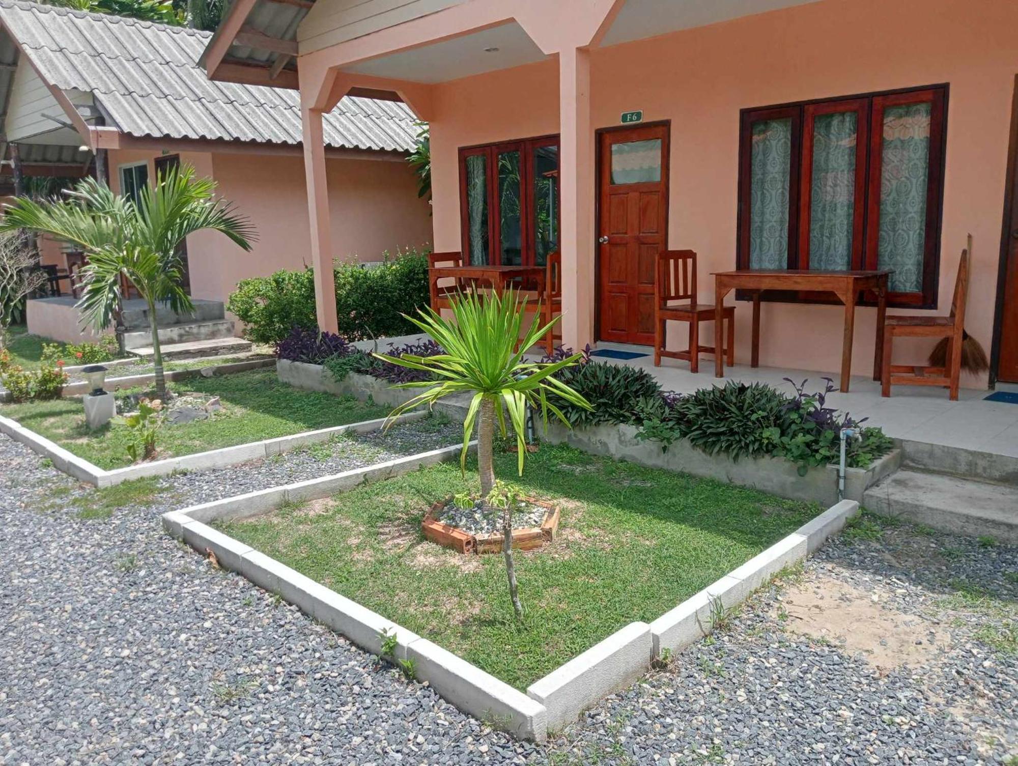 Scandinavian Beach Resort Koh Lanta Bagian luar foto