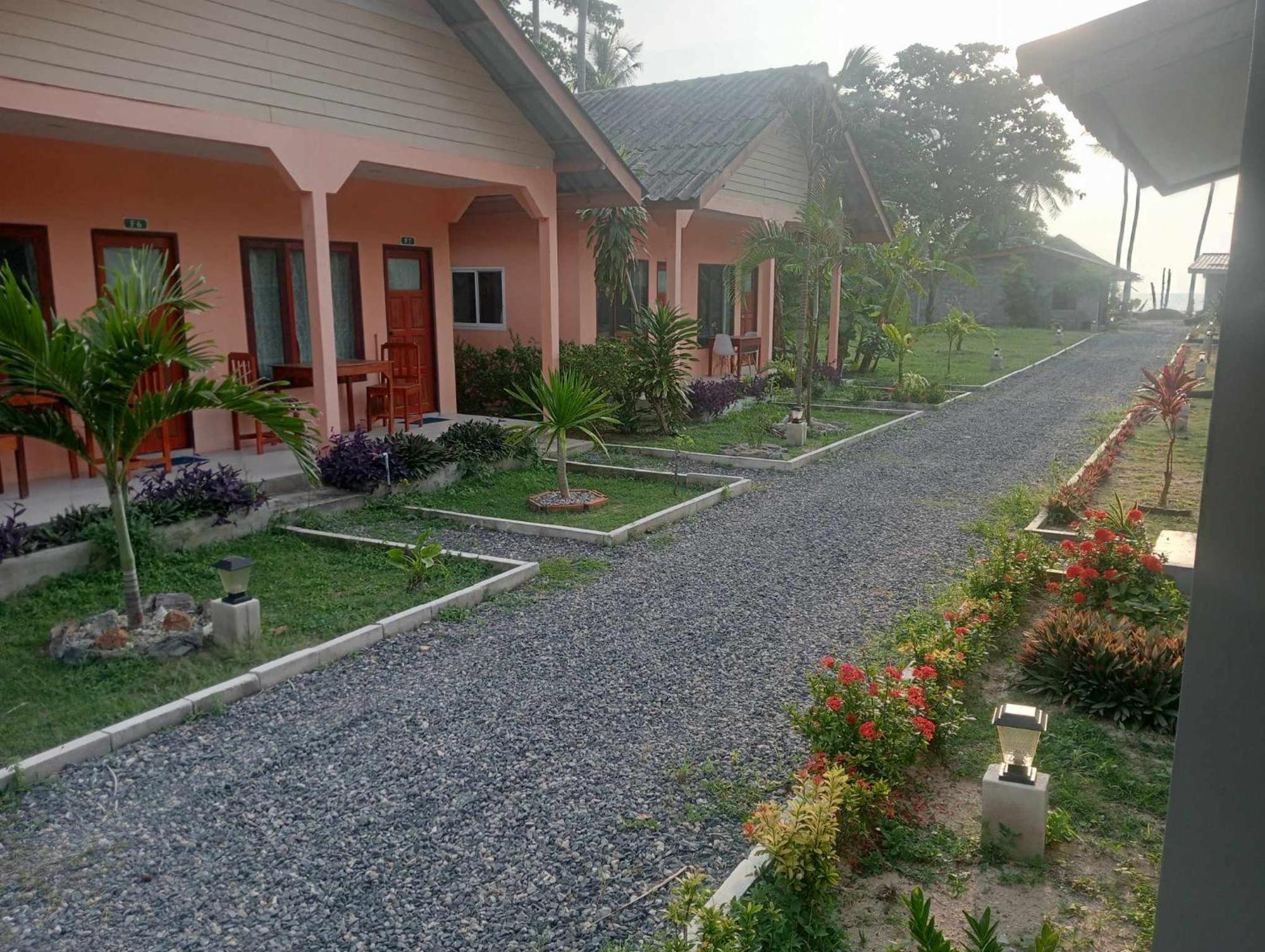 Scandinavian Beach Resort Koh Lanta Bagian luar foto