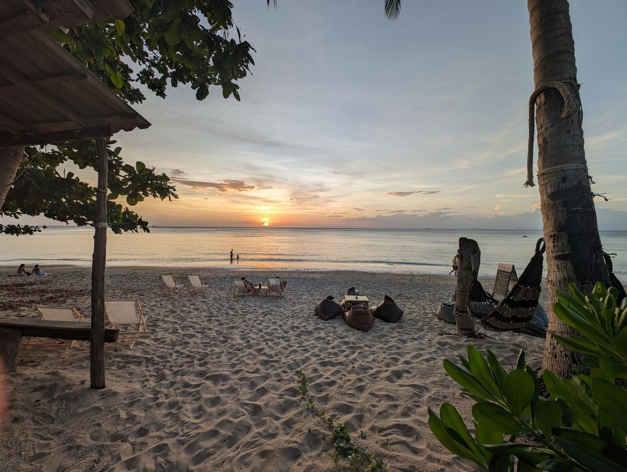 Scandinavian Beach Resort Koh Lanta Bagian luar foto